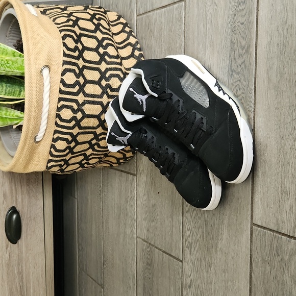 Air Jordans 5 Retro Oreo - Picture 11 of 12